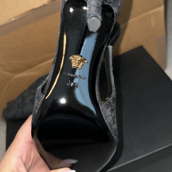 Versace Sling Back Heel! - Picture 4 of 4
